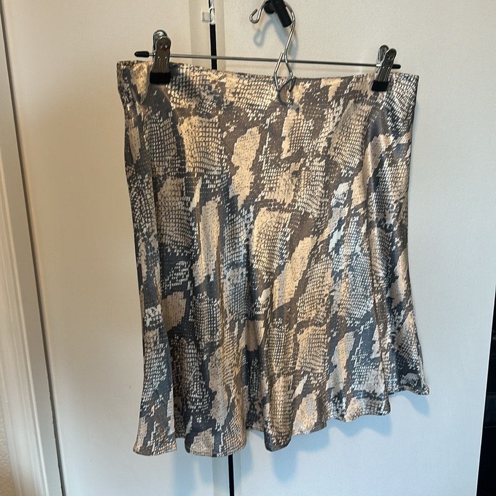 Snake Print Skirt - Gray and Cream - Picture 2 of 3